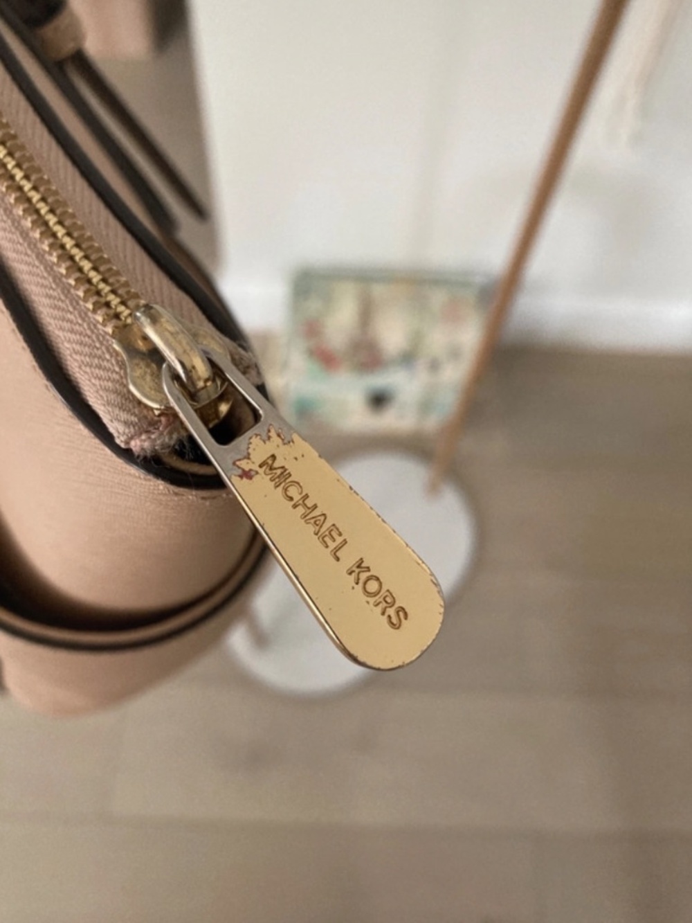 Preloved [100% Authentic] MK tote in Beige - Picture 6 of 6